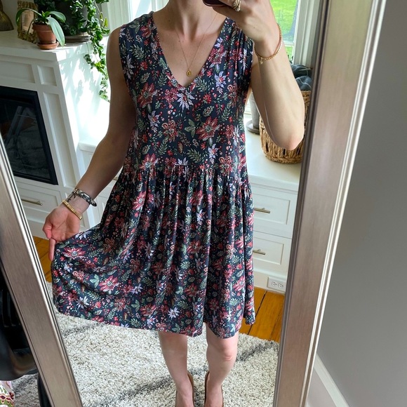 LOFT Dresses & Skirts - Loft garden v-neck swing dress.